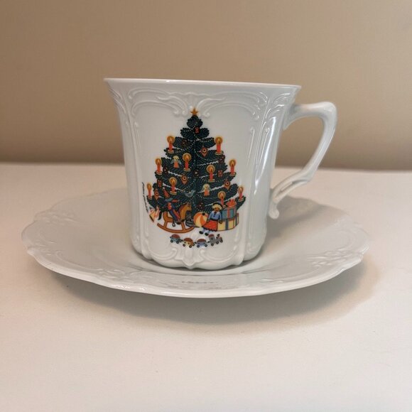 4 Christmas Tree Tirschenreuth Baronesse Teacups with Saucers Demitasse Germany - Picture 2 of 16